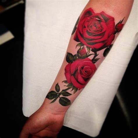 Il fascino intenso dei tatuaggi rose: un tocco di eleganza sul。